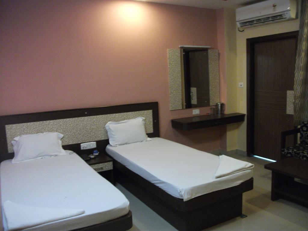 Hotel Parshuram Guwahati Esterno foto