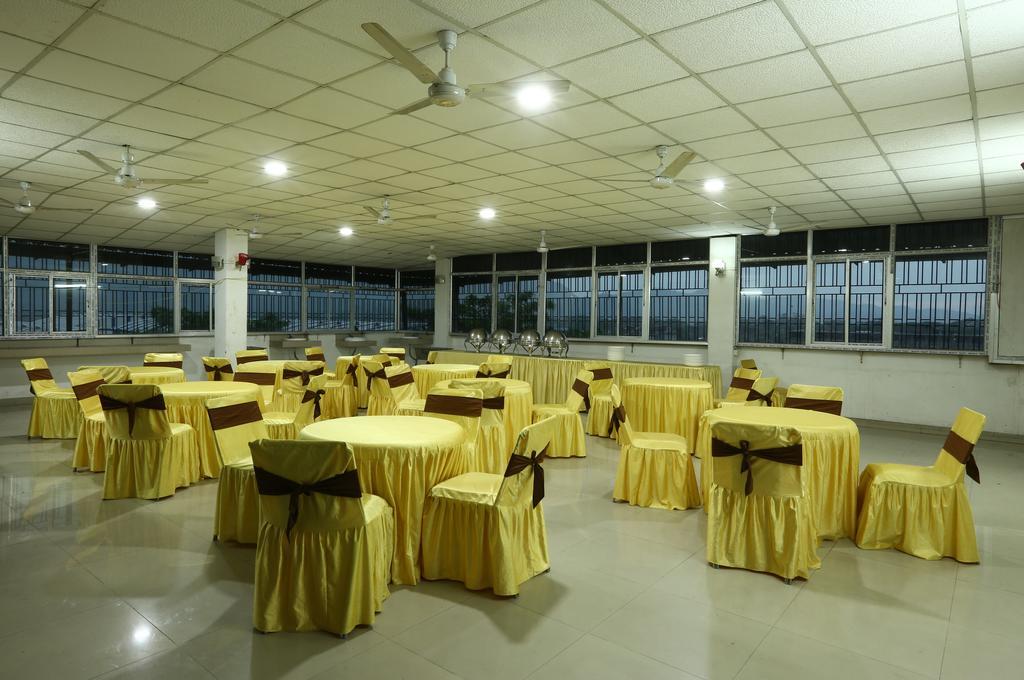 Hotel Parshuram Guwahati Esterno foto
